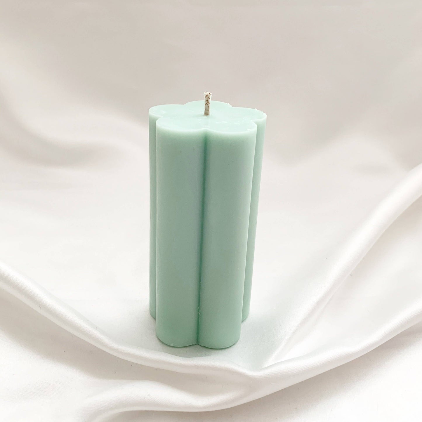 Daisy Pillar Candle
