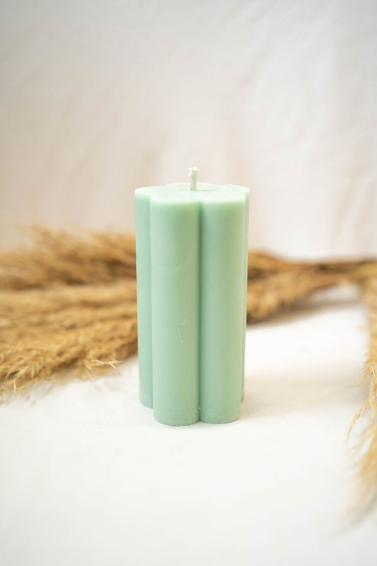 Daisy Pillar Candle